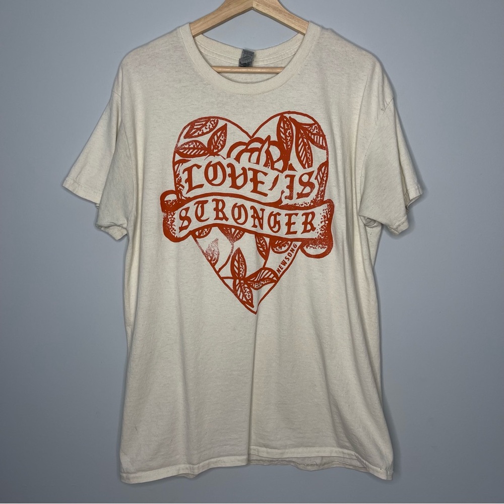 New Song Christian band graphic Love Is Stronger tee t shirt size Large Lg‎